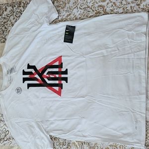 Nike 3XL-TALL Kylie Irving Triangle Tee